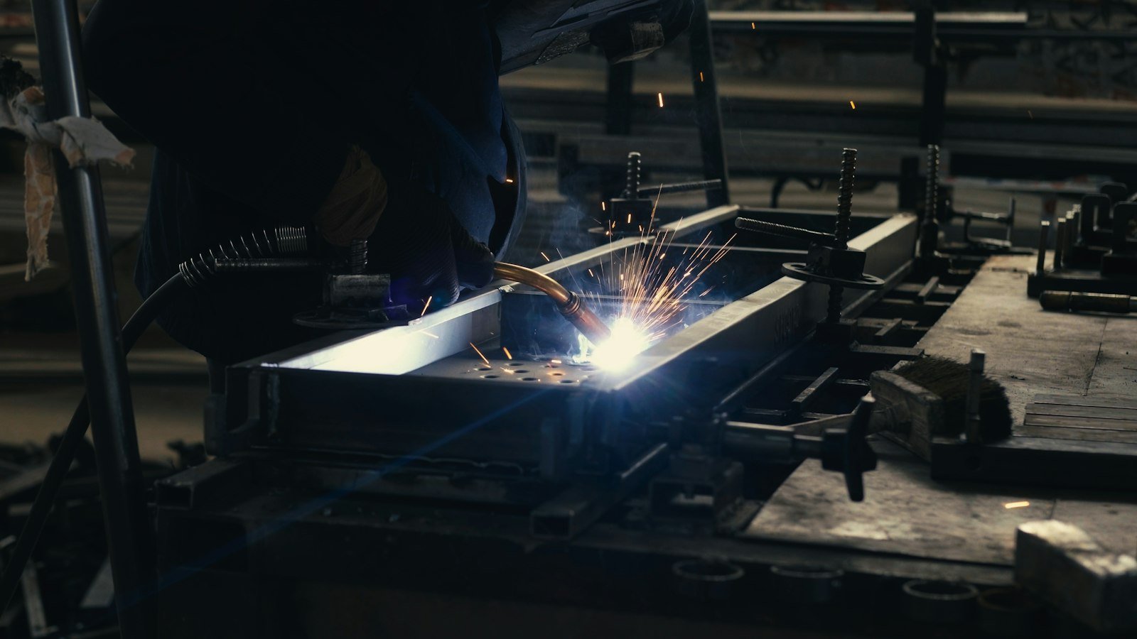 Welder fusing stainless steel components for magnetic stirrer ports